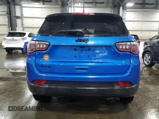 2019 Jeep Compass Latitude z VIN 3C4NJDBB5KT682761, wystawiony jako Copart lot #54746755 z przebiegiem 95 271 mil mil oraz Szkoda całkowita • Salvage title. Historia ofert i sprzedaży dostępna na DreamBid. Obrazek 6.