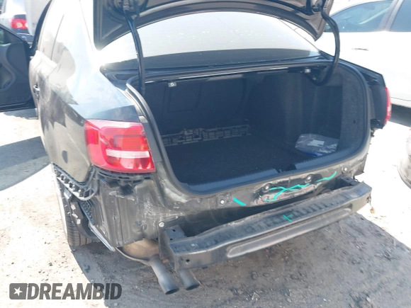 2015 Volkswagen Jetta SEL z VIN 3VWL17AJ7FM307632, wystawiony jako IAAI lot #42766536 z przebiegiem 101 661 mil mil oraz . Historia ofert i sprzedaży dostępna na DreamBid. Obrazek 6.