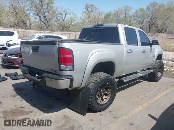 2008 GMC Sierra Denali z VIN 2GTEK638481176683, wystawiony jako IAAI lot #42003540 z przebiegiem 168 367 mil mil oraz . Historia ofert i sprzedaży dostępna na DreamBid. Obrazek 4.