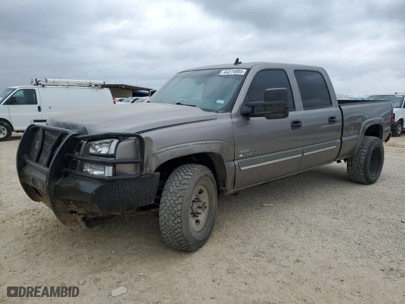 2006 Chevrolet Silverado 2500HD LT2 with VIN 1GCHK23D86F197884, listed as a Copart auction lot 44274085 with 272,875 mi miles and Salvage Title. Bid and sale history available at carsss.com. Image 1.