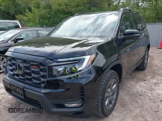 2025 Honda Passport TrailSport с VIN 5FNYF8H65SB006177, выставлен на аукционе IAAI как лот 42273695 с пробегом 1 989 миль миль и . История ставок и продаж доступна на DreamBid. Изображение 6.