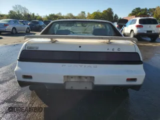 1985 Pontiac Fiero z VIN 1G2PG3796FP269589, wystawiony jako Copart lot #73338954 z przebiegiem 34 364 mil mil oraz Czysty tytuł • Clean title. Historia ofert i sprzedaży dostępna na DreamBid. Obrazek 6.