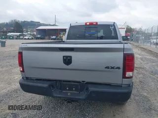 2020 Ram 1500 Warlock z VIN 1C6RR7GG3LS140875, wystawiony jako IAAI lot #41813678 z przebiegiem 67 319 mil mil oraz . Historia ofert i sprzedaży dostępna na DreamBid. Obrazek 16.