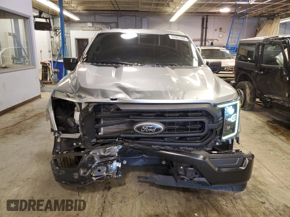 2022 Ford F-150 XL with VIN 1FTMF1C51NKF01004, listed as a Copart auction lot 51651204 with 10,625 mi miles and . Bid and sale history available at DreamBid. Image 5.