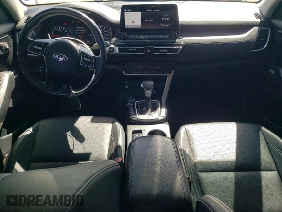 2021 Kia Seltos SX with VIN KNDETCA25M7139553, listed as a Copart auction lot 51842335 with 68,852 mi miles and Clean title. Bid and sale history available at DreamBid. Image 8.