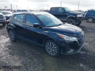2021 Nissan Kicks SV with VIN 3N1CP5CV6ML505923, listed as a IAAI auction lot 41646487 with 73,014 mi miles. Bid and sale history available at carsss.com. Image 1.