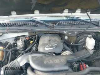 2001 Chevrolet Tahoe LT z VIN 1GNEC13TX1R172937, wystawiony jako IAAI lot #42199690 z przebiegiem 256 923 mil mil oraz . Historia ofert i sprzedaży dostępna na DreamBid. Obrazek 12.