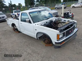 1984 GMC Sonoma z VIN 1GTCS14B7E0506649, wystawiony jako IAAI lot #42332871 z przebiegiem 97 570 mil mil oraz . Historia ofert i sprzedaży dostępna na DreamBid. Obrazek 1.