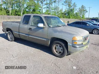 2000 GMC New Sierra 1500 SL with VIN 2GTEC19V8Y1259790, listed as a IAAI auction lot 42050797 with 192,299 mi miles. Bid and sale history available at carsss.com. Image 1.