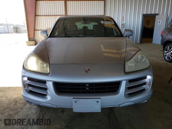 2009 Porsche Cayenne z VIN WP1AA29PX9LA02636, wystawiony jako Copart lot #50229185 z przebiegiem 133 885 mil mil oraz Szkoda całkowita • Salvage title. Historia ofert i sprzedaży dostępna na DreamBid. Obrazek 5.