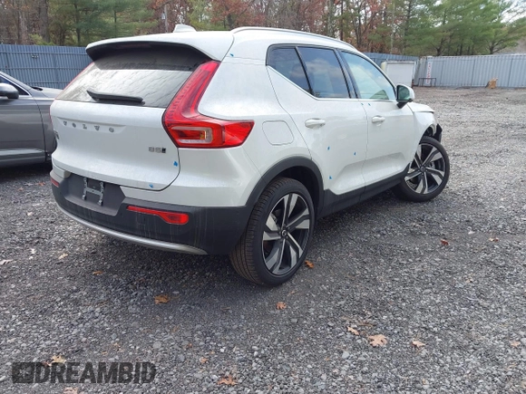 2024 Volvo XC40 Plus Bright Theme with VIN YV4L12UE2R2356332, listed as a IAAI auction lot 40734339 with 5,863 mi miles. Bid and sale history available at carsss.com. Image 4.