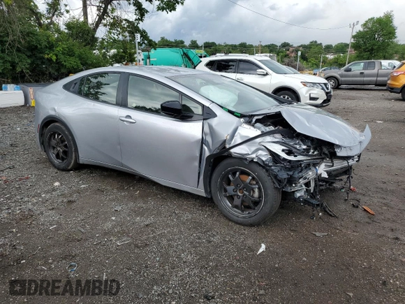 2023 Toyota Prius LE z VIN JTDACAAU1P3000455, wystawiony jako Copart lot #58039065 z przebiegiem 30 001 mil mil oraz Nie do naprawy • Non repairable. Historia ofert i sprzedaży dostępna na DreamBid. Obrazek 4.