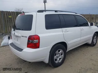 2006 Toyota Highlander with VIN JTEGP21A060105154, listed as a IAAI auction lot 41686840 with 245,420 mi miles. Bid and sale history available at carsss.com. Image 4.