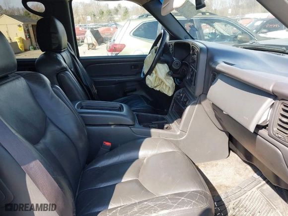 2003 Chevrolet Avalanche with VIN 3GNEK13TX3G126868, listed as a IAAI auction lot 41768159 with 181,515 mi miles. Bid and sale history available at carsss.com. Image 5.