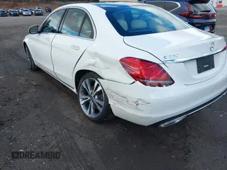 2021 Mercedes-Benz C 300 z VIN W1KWF8EB5MR605575, wystawiony jako IAAI lot #41042025 z przebiegiem 25 639 mil mil oraz . Historia ofert i sprzedaży dostępna na DreamBid. Obrazek 6.