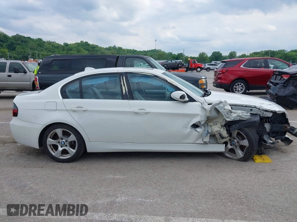 2006 BMW 3 Series 330i z VIN WBAVB33586PS06978, wystawiony jako IAAI lot #42263598 z przebiegiem Nie podano mil oraz . Historia ofert i sprzedaży dostępna na DreamBid. Obrazek 14.