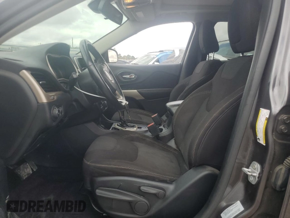 2017 Jeep Cherokee Latitude z VIN 1C4PJLCB6HW643259, wystawiony jako Copart lot #51160335 z przebiegiem 123 667 mil mil oraz Szkoda całkowita • Salvage title. Historia ofert i sprzedaży dostępna na DreamBid. Obrazek 7.