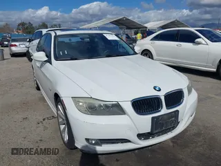 2011 BMW 3 Series 328i z VIN WBAPH5G57BNM71457, wystawiony jako IAAI lot #41581413 z przebiegiem 185 588 mil mil oraz . Historia ofert i sprzedaży dostępna na DreamBid. Obrazek 1.