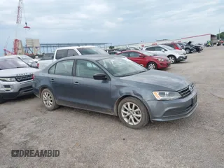 2015 Volkswagen Jetta SE z VIN 3VWD17AJ7FM294448, wystawiony jako IAAI lot #42472426 z przebiegiem 216 436 mil mil oraz . Historia ofert i sprzedaży dostępna na DreamBid. Obrazek 1.