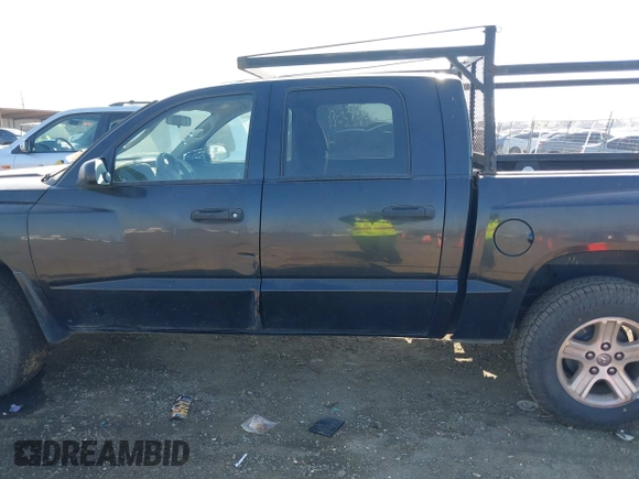 2010 Dodge Dakota Bighorn/Lonestar with VIN 1D7CW3GK1AS155513, listed as a IAAI auction lot 41437670 with 184,199 mi miles. Bid and sale history available at carsss.com. Image 14.