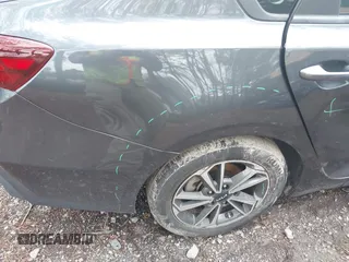 2023 Kia Forte LXS z VIN 3KPF24AD0PE642314, wystawiony jako IAAI lot #41719486 z przebiegiem 17 585 mil mil oraz . Historia ofert i sprzedaży dostępna na DreamBid. Obrazek 6.