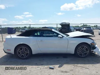 2018 Ford Mustang EcoBoost Premium z VIN 1FATP8UH3J5166286, wystawiony jako IAAI lot #42390424 z przebiegiem 92 077 mil mil oraz . Historia ofert i sprzedaży dostępna na DreamBid. Obrazek 13.