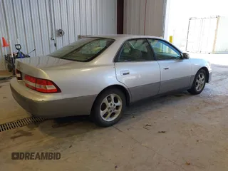 2001 Lexus ES 300 with VIN JT8BF28G710305676, listed as a IAAI auction lot 42142188 with 210,453 mi miles. Bid and sale history available at carsss.com. Image 4.