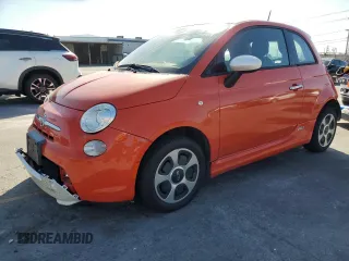 2014 FIAT 500e z VIN 3C3CFFGE1ET266948, wystawiony jako Copart lot #57137835 z przebiegiem 86 013 mil mil oraz Tytuł czysty. Historia ofert i sprzedaży dostępna na DreamBid. Obrazek 1.