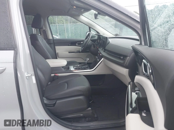 2024 Kia Carnival EX with VIN KNDNC5H31R6377648, listed as a IAAI auction lot 40124659 with 14,386 mi miles and . Bid and sale history available at DreamBid. Image 5.