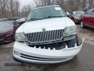 2006 Lincoln Navigator Luxury with VIN 5LMFU285X6LJ21094, listed as a IAAI auction lot 41806373 with 307,588 mi miles. Bid and sale history available at carsss.com. Image 6.
