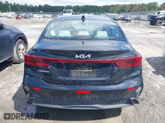 2022 Kia Forte LXS z VIN 3KPF24AD8NE419189, wystawiony jako IAAI lot #41983931 z przebiegiem 120 000 mil mil oraz . Historia ofert i sprzedaży dostępna na DreamBid. Obrazek 16.