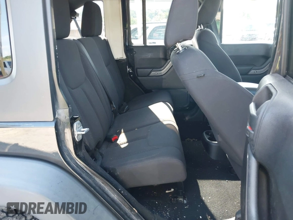 2013 Jeep Wrangler Unlimited Sport z VIN 1C4HJWDG9DL510121, wystawiony jako IAAI lot #42389944 z przebiegiem 84 390 mil mil oraz . Historia ofert i sprzedaży dostępna na DreamBid. Obrazek 8.