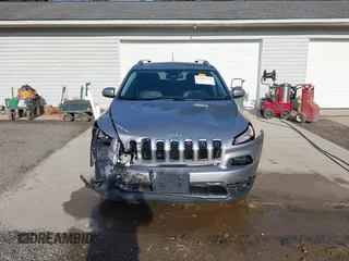 2017 Jeep Cherokee Limited z VIN 1C4PJLDB7HW641972, wystawiony jako IAAI lot #42081133 z przebiegiem 115 589 mil mil oraz . Historia ofert i sprzedaży dostępna na DreamBid. Obrazek 13.
