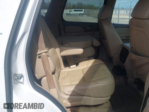 2008 GMC Yukon SLT w/4SB with VIN 1GKFC130X8R101206, listed as a IAAI auction lot 41735535 with 204,958 mi miles. Bid and sale history available at carsss.com. Image 8.
