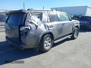 2021 Toyota 4Runner SR5 z VIN JTEMU5JR7M5953230, wystawiony jako IAAI lot #41705423 z przebiegiem 64 240 mil mil oraz . Historia ofert i sprzedaży dostępna na DreamBid. Obrazek 4.