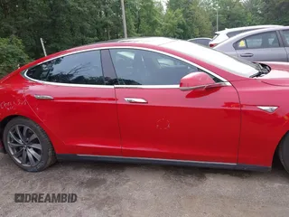 2013 Tesla Model S Performance с VIN 5YJSA1DP1DFP10048, выставлен на аукционе IAAI как лот 42523396 с пробегом 135 396 миль миль и . История ставок и продаж доступна на DreamBid. Изображение 12.