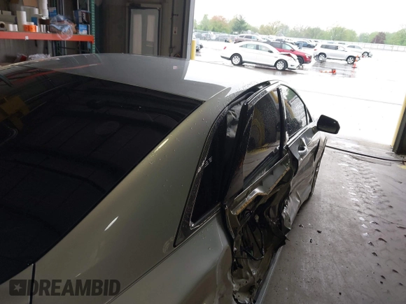 2015 Lincoln MKZ z VIN 3LN6L2GK5FR622117, wystawiony jako IAAI lot #42164455 z przebiegiem 167 156 mil mil oraz . Historia ofert i sprzedaży dostępna na DreamBid. Obrazek 17.