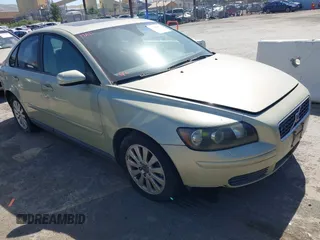 2004 Volvo S40 z VIN YV1MS382642024004, wystawiony jako IAAI lot #42191153 z przebiegiem 245 528 mil mil oraz . Historia ofert i sprzedaży dostępna na DreamBid. Obrazek 1.