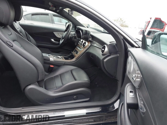 2019 Mercedes-Benz C 300 z VIN WDDWJ8DB6KF875249, wystawiony jako IAAI lot #42454994 z przebiegiem 51 013 mil mil oraz . Historia ofert i sprzedaży dostępna na DreamBid. Obrazek 5.