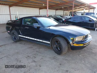 2007 Ford Mustang Deluxe with VIN 1ZVFT80N575352139, listed as a IAAI auction lot 41626063 with 113,792 mi miles. Bid and sale history available at carsss.com. Image 1.