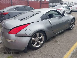 2006 Nissan 350Z Touring z VIN JN1AZ34D56M331590, wystawiony jako IAAI lot #42361928 z przebiegiem Nie podano mil oraz . Historia ofert i sprzedaży dostępna na DreamBid. Obrazek 4.