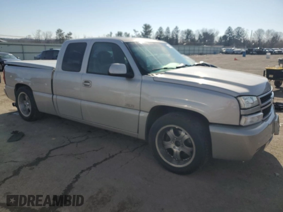 2006 Chevrolet Silverado SS z VIN 2GCEC19N561178209, wystawiony jako Copart lot #44487665 z przebiegiem 155 319 mil mil oraz Szkody całkowita. Historia ofert i sprzedaży dostępna na DreamBid. Obrazek 4.