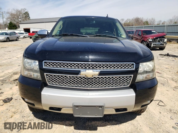 2008 Chevrolet Tahoe 3LT z VIN 1GNFK13008R129361, wystawiony jako Copart lot #49392315 z przebiegiem 172 511 mil mil oraz Szkoda całkowita • Salvage title. Historia ofert i sprzedaży dostępna na DreamBid. Obrazek 5.