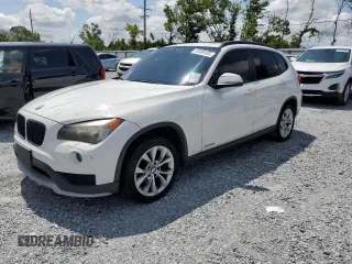 2015 BMW X1 xDrive28i z VIN WBAVL1C55FVY25132, wystawiony jako Copart lot #59309785 z przebiegiem 124 108 mil mil oraz Czysty tytuł • Clean title. Historia ofert i sprzedaży dostępna na DreamBid. Obrazek 1.