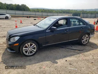 2013 Mercedes-Benz C 300 Sport z VIN WDDGF8AB4DA874059, wystawiony jako Copart lot #59679485 z przebiegiem 121 731 mil mil oraz Czysty tytuł • Clean title. Historia ofert i sprzedaży dostępna na DreamBid. Obrazek 1.