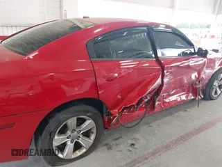 2013 Dodge Charger SXT z VIN 2C3CDXHG4DH532045, wystawiony jako IAAI lot #42416661 z przebiegiem 131 547 mil mil oraz . Historia ofert i sprzedaży dostępna na DreamBid. Obrazek 6.