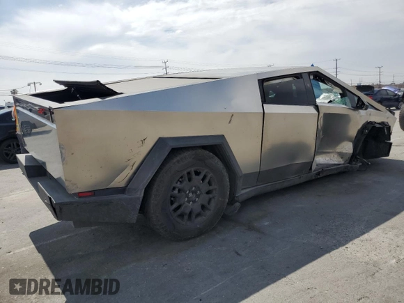 2024 Tesla Cybertruck z VIN 7G2CEHED4RA036923, wystawiony jako Copart lot #51940765 z przebiegiem 7 393 mil mil oraz Szkoda całkowita • Salvage title. Historia ofert i sprzedaży dostępna na DreamBid. Obrazek 3.