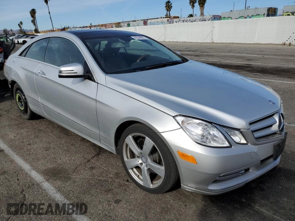 2013 Mercedes-Benz E 350 with VIN WDDKJ5KB7DF190650, listed as a Copart auction lot 42246695 with 194,786 mi miles and Salvage title. Bid and sale history available at DreamBid. Image 4.