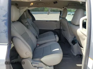 2015 Toyota Sienna LE AAS z VIN 5TDKK3DC9FS616343, wystawiony jako Copart lot #56859275 z przebiegiem 88 103 mil mil oraz Szkoda całkowita • Salvage title. Historia ofert i sprzedaży dostępna na DreamBid. Obrazek 11.