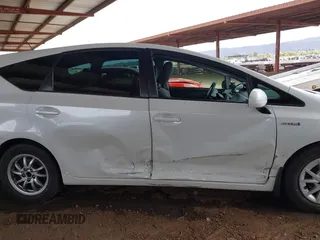 2014 Toyota Prius Two with VIN JTDZN3EU5EJ014581, listed as a IAAI auction lot 41916520 with 182,125 mi miles and . Bid and sale history available at DreamBid. Image 13.